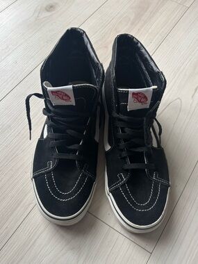 Vans Black and White High-Top Skate Sneakers size 9.5